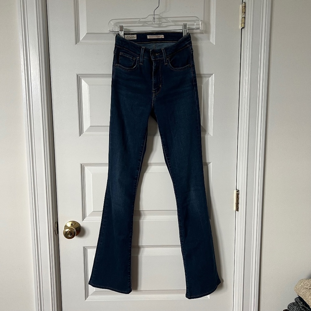 Levi’s 725 High Rise Bootcut – Size 24